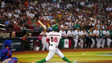 Randy Arozarena pegando de home run con la selección mexicana ante Colombia