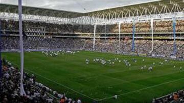 <b>VIBRANTE. </b>Este maravilloso aspecto presentaba el estadio de Cornellà-El Prat la tarde de su estreno, el pasado 2 de agosto.