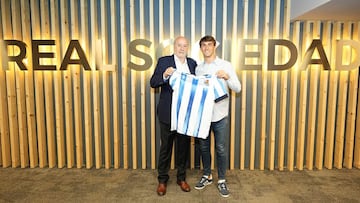 Mikel Goti posa en el palco de Anoeta.