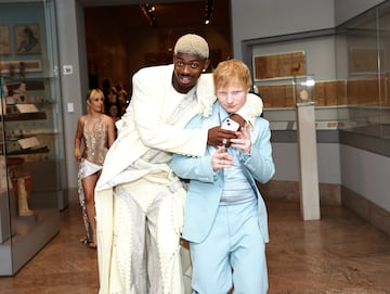 Lil Nas X, rapero, cantante y compositor estadounidense, junto a Ed Sheeran.