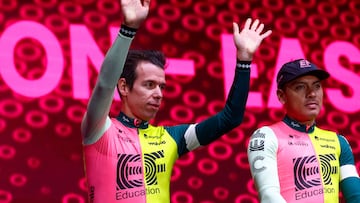 EF Education-EasyPost's Colombian rider Rigoberto Uran (L) waves on stage, flanked by EF Education-EasyPost's Ecuadorian rider Jonathan Caicedo (R) during the opening ceremony and team presentation in Pescara, on May 4, 2023, two days before the departure of the Giro d'Italia 2023 cycling race. - The Giro d'Italia 2023 cycling race's first stage will depart from Fossacesia Marina on May 6, and finish in Rome on May 28. (Photo by Luca Bettini / AFP)