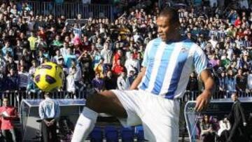 <b>PREPARADO </b>Baptista, aclamado en su presentación.