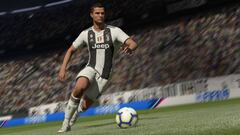 FIFA 19: el árbitro pita córner en medio de una tanda de penaltis y el jugador marca
