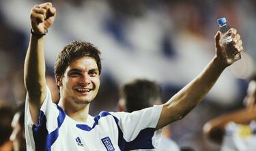 Héroe de la final con su gol de cabeza en el minuto 57. Tiene un gran palmarés con una Bundesliga, una Copa con el Bremen, una Copa y una Supercopa de los Países Bajos con el Ajax y una Copa de Alemania con el Schalke. Su último club fue el Al-Nassr.