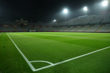 El partido entre el Barcelona y el Osasuna fue suspendido por el fallecimiento del médico del equipo, Carles Miñarro. La noticia se supo minutos antes del encuentro, y fue el mismo presidente del Barça, Joan Laporta, el que bajó al vestuario para comunicar a los jugadores que el partido no se disputaría.