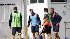 Jesé, en plan 'jefe' en su primer entrenamiento con el grupo