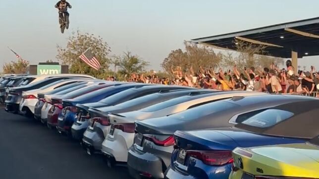 Colby Raha vuela sobre 23 coches y rompe récord mundial de salto en ...