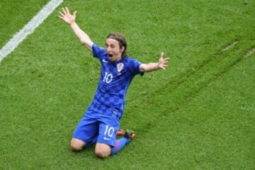 Luka Modric celebrando su gol con Croacia para adelantarse ante Turqu¨ªa.