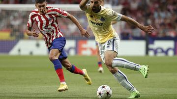 MADRID, SPAIN - SEPTEMBER 07: Nahuel Molina (L) of Atletico Madrid in action against Mehdi Taremi (R) of Porto during UEFA Champions League Group B 1st match between Atletico Madrid and Porto at Metropolitano Stadium in Madrid, Spain on September 07, 2022. (Photo by Burak Akbulut/Anadolu Agency via Getty Images)