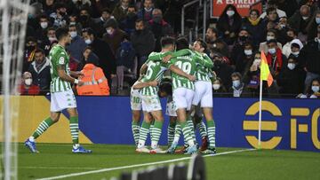 Los jugadores del Betis celebran el gol ante el Barça.