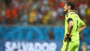 Casillas, durante el duelo ante Holanda.