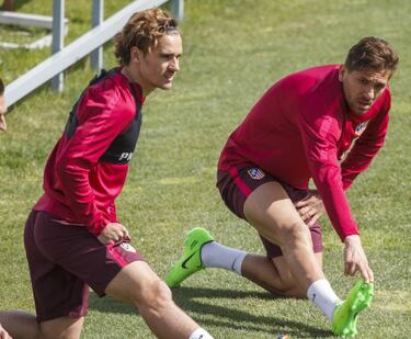 Moyà and Gameiro given green light to make Leicester trip