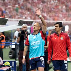 ‘Chicharito’ no viaja con la delegación de Chivas