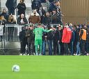 El Girondins-Nimes, detenido tras bajar los ultras al césped