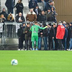 El Girondins-Nimes, detenido tras bajar los ultras al césped