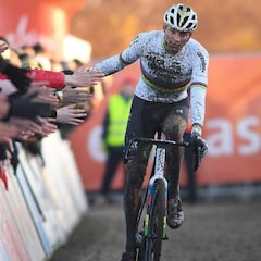 Van der Poel, insaciable, acaba el año con otro triunfo