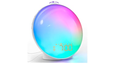 Este despertador simula la luz del amanecer para iniciar bien el día