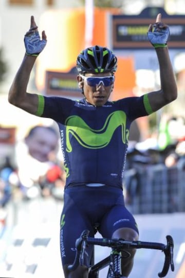 Primer plano del título del ciclista colombiano Nairo Quintana en Italia.