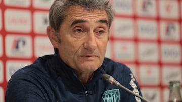 GRAFCAV1941. LEZAMA (BIZKAIA), 11/04/2026.- El entrenador del Athletic Ernesto Valverde realiza una valoración previa al partido de mañana en San Mamés donde acoge un duelo con Europa en el horizonte en el que el Athletic Club de Bilbao tratará de recuperar parte del crédito perdido tras su pobre actuación en Getafe ante un Villarreal que aspira a encontrar su versión como visitante y dar otro paso hacia una Liga de Campeones que tiene muy encarrilada.EFE/Luis Tejido