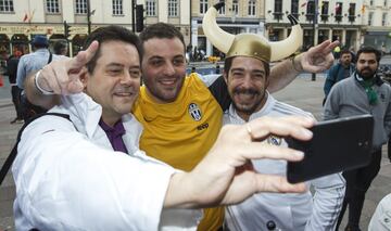 Tomás Roncero disfruta del ambiente previo a una gran final de Champions por las calles de la ciudad galesa.


