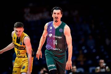 Djedovic anot¨® 14 puntos