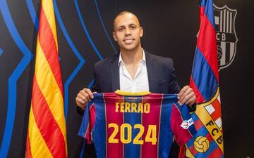 Ferrao, tras firmar hoy su renovación con el Barça.