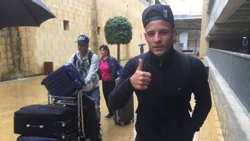 Guilherme Arana, en el aeropuerto de Sevilla. 