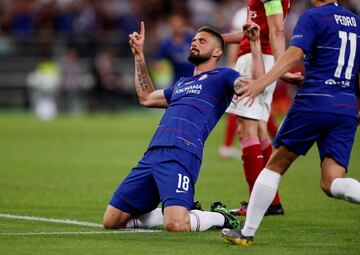 1-0. Olivier Giroud celebró el primer gol.