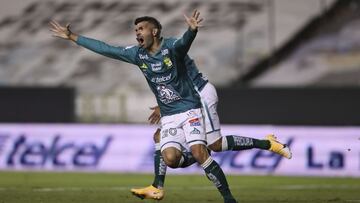 Emmanuel Gigliotti festeja un gol con León