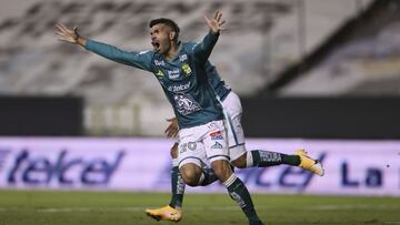 Emmanuel Gigliotti festeja un gol con Le&oacute;n