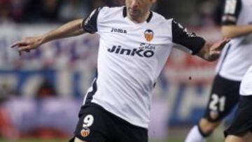 H&eacute;lder Postiga, jugador del Valencia, durante el partido de Copa del Rey contra el Atl&eacute;tico de Madrid.