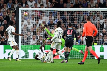 6 goles se vieron en la ida de cuartos de la Champions 2022/23. En la imagen, Phil Foden anota el 2-2 de la eliminatoria. El empate dejó todo pendiente para la vuelta en Mánchester.