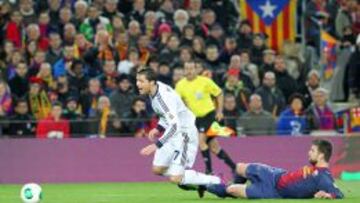 La imagen demustra que Piqué hizo penalti a Cristiano.