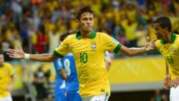 Neymar reacciona tras anotar el 1-2 a Italia en Salvador de Bah&iacute;a.