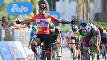 Molano celebra su segunda victoria consecutiva en el Giro de Sicilia.