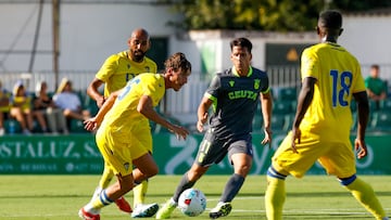Juanto, en un choque de pretemporada con la AD Ceuta.