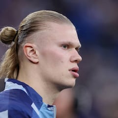 Haaland, en problemas por una imagen usando el móvil mientras conducía