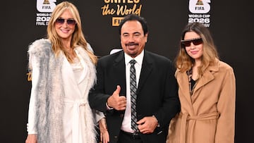 Former Mexican football player Hugo Sanchez (C) and guests pose on the red carpet upon arrival to attend the draw for the 2026 FIFA Football World Cup taking place in the US, Canada and Mexico, at the Kennedy Center, in Washington, DC, on December 5, 2025. (Photo by Roberto SCHMIDT / AFP)
