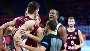 Slovenia`s foraward Anthony Randolph (R) argues with Latvia`s Kristaps Porzingis (L) during the FIBA Eurobasket 2017 men`s quarter-final basketball match between Slovenia and Latvia at The Sinan Erdem Sport Arena in Istanbul on September 12, 2017.  / AFP PHOTO / OZAN KOSE