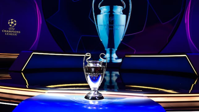 How much prize money do teams get for winning games in the Champions League league phase?
