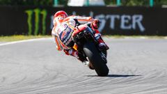 Pole de Márquez tras duelo cerrado con Rossi y Pedrosa