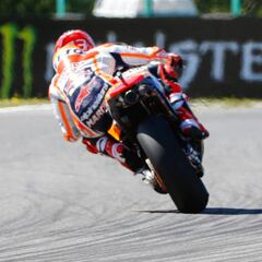 Pole de Márquez tras duelo cerrado con Rossi y Pedrosa