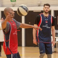 El Baskonia recibe al Barcelona con ganas de revancha