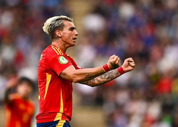 Iker Bravo celebra un gol con España en el pasado Europeo Sub-19