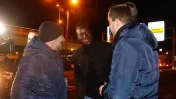Pape Gueye, junto a Monchi a su llegada a Sevilla.