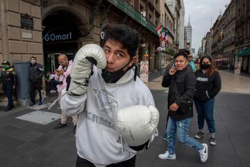 La clase se ha desarrollado en el Zócalo, la plaza central de la ciudad de México para intentar superar el récord que ostenta actualmente Moscú, que en 2017 reunió a unos 3.000 participantes.