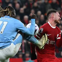 El City sobrevive a Anfield