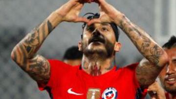 Mauricio Pinilla anota el gol 200 de Chile en Eliminatorias