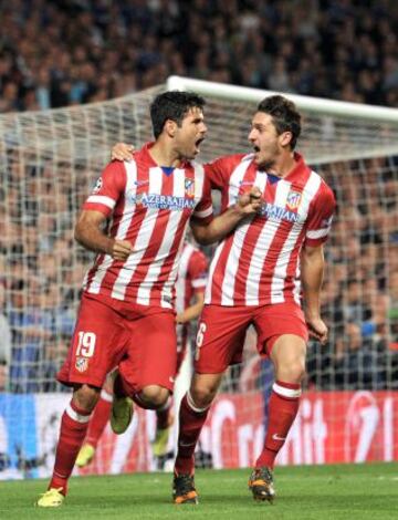 1-2. Diego Costa celebra el segundo tanto con Koke.