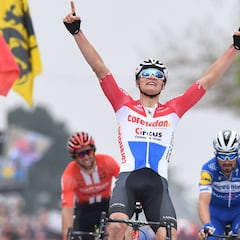 Wiggins urge a Sky que el equipo fiche a Van der Poel